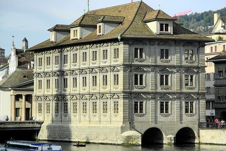 Historical Zürich: A Self-Guided Audio Tour Through the city of 1,000 Fountains