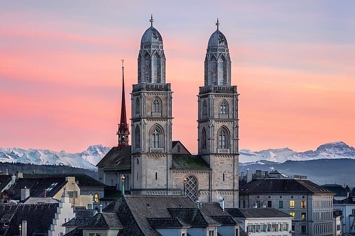 Historical Zürich: A Self-Guided Audio Tour Through the city of 1,000 Fountains
