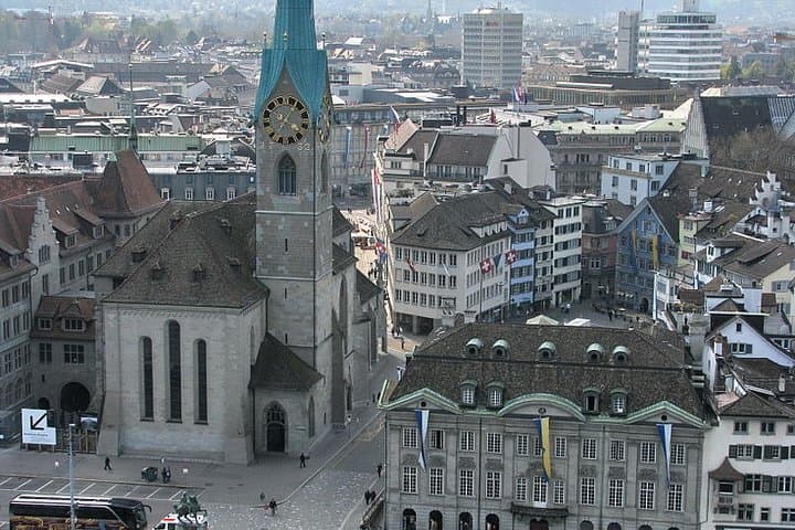 Historical Zürich: A Self-Guided Audio Tour Through the city of 1,000 Fountains