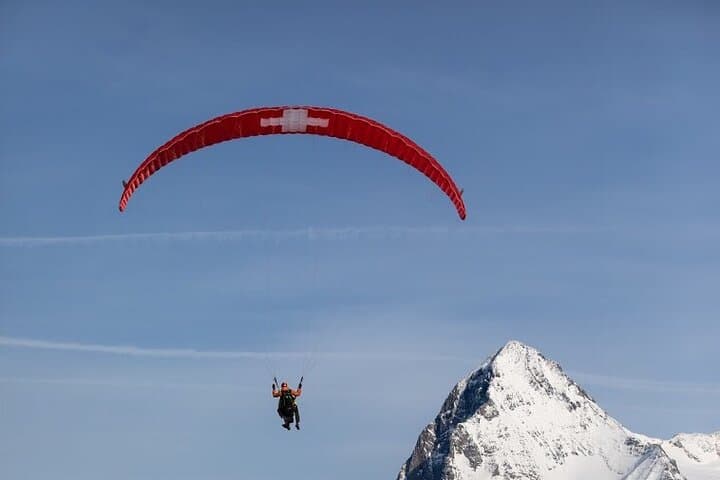 Soar like a bird all year round (yes, that’s the Eiger!)