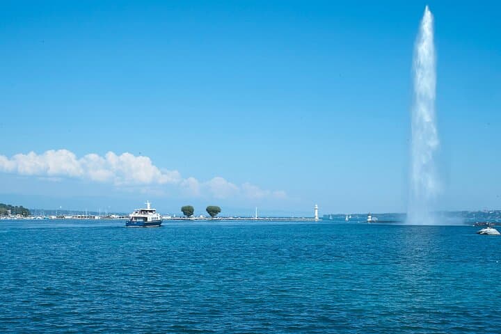 Audioguided sightseeing cruise of Geneva