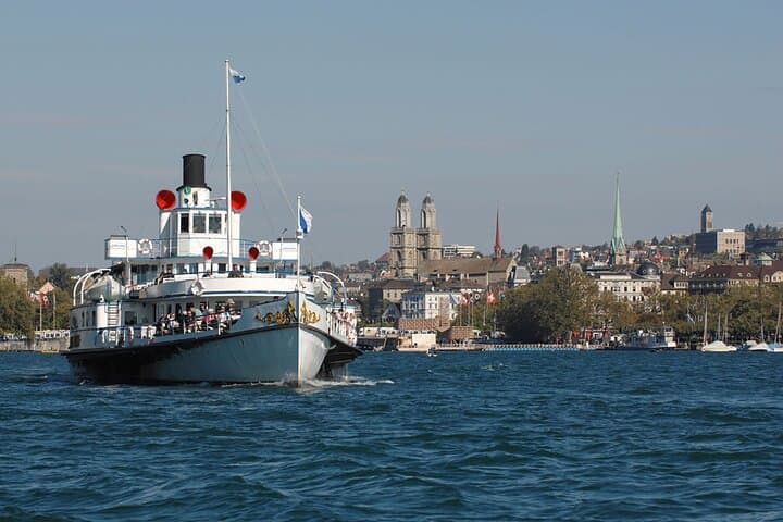 Zurich Walking Tour Including a Lake Cruise