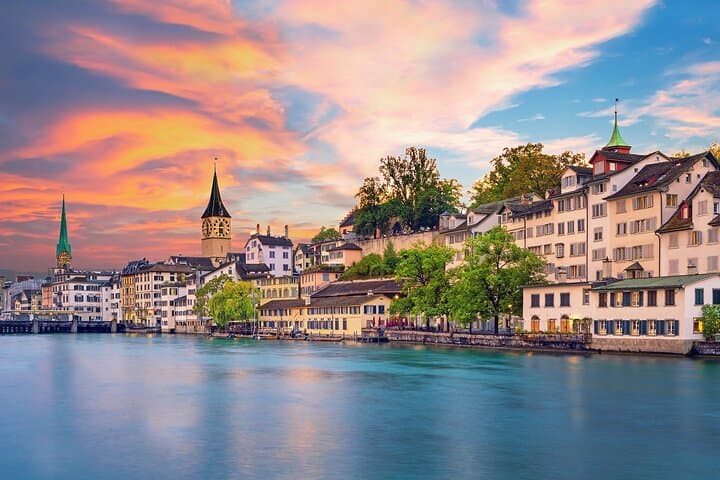 Zurich Walking Tour Including a Lake Cruise