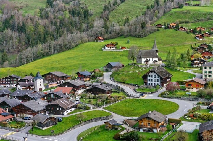 Breathtaking Private Hike with a Local Swiss Expert (1 day trip)