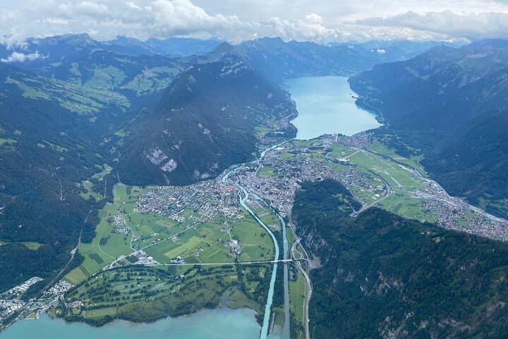 The town Interlaken beween the two lakes.