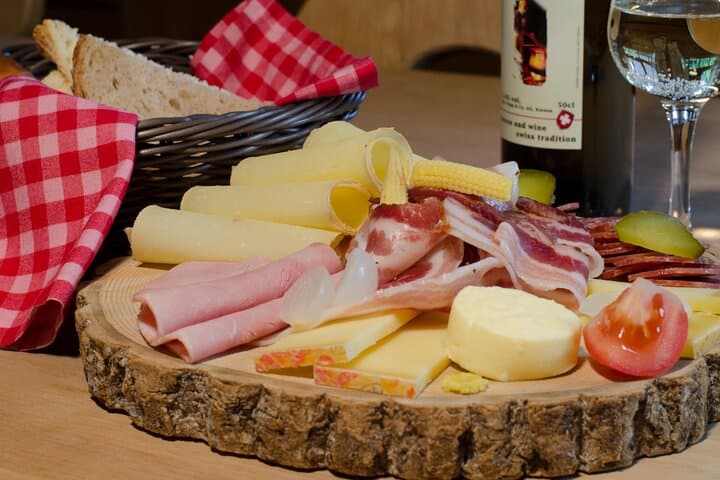Cheese Tasting in Bern Countryside