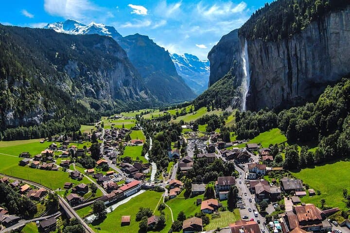 Daytrip to Swiss Villages: Interlaken Grindelwald & Lauterbrunnen