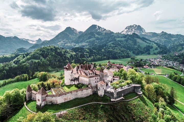 Private Tour to Gruyères, Chocolate & Cheese Factory from Geneva