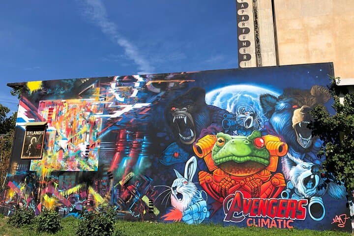 Geneva Urban Art Tour 2h30 on a Tuk Tuk
