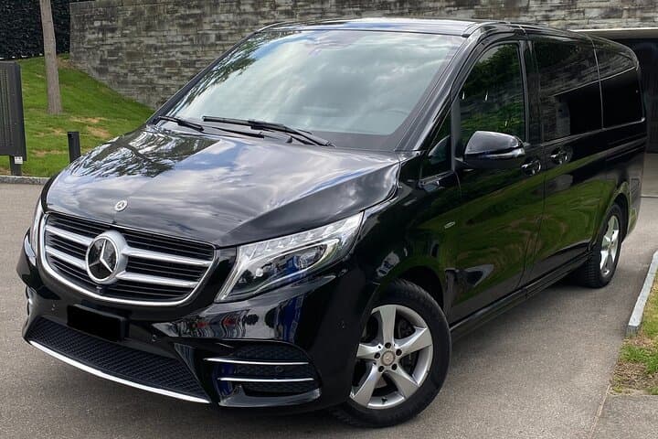 WINTER/CHRISTMAS FAMILY SPECIAL: Premium V-Class with Free Child Seats, Ski Equipment Space, Extra Luggage Capacity - Heated Comfort for Holiday Travelers! Complimentary Swiss Chocolate Treats
