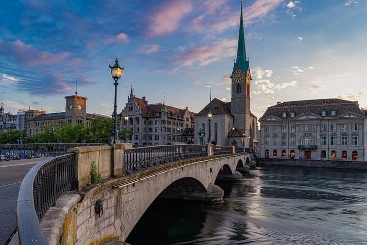 Hidden Gems of Zurich: Self-Guided Puzzle Walk