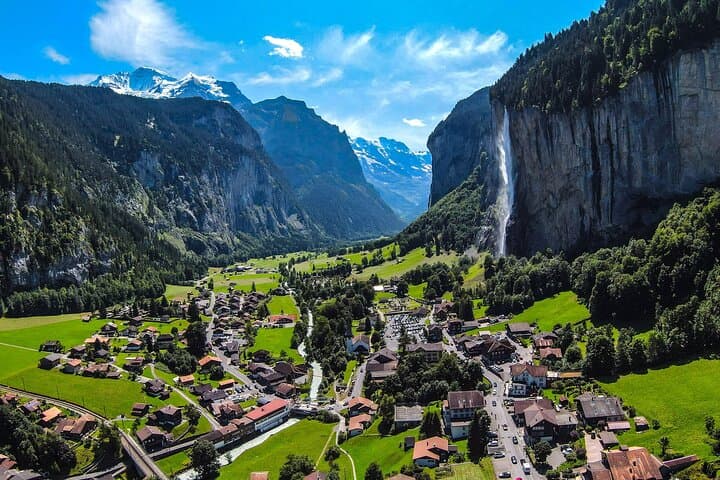 Zurich: Private Daytrip to Swiss Villages(Interlaken-Grindelwald)