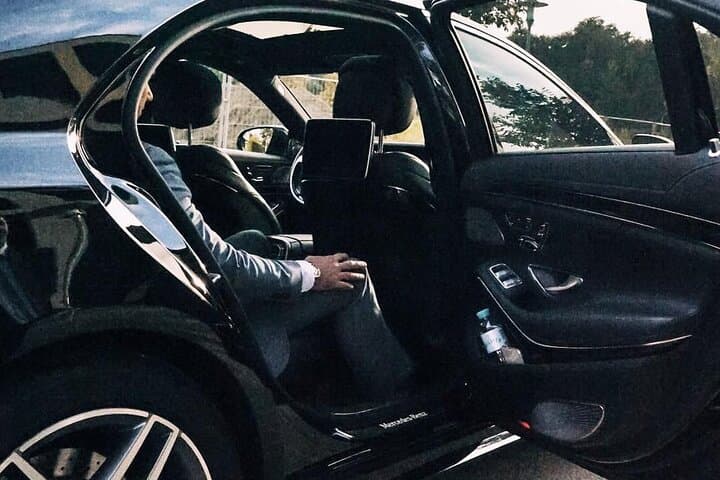 Departure Transfer: Geneva to Geneva Airport GVA by Business Car