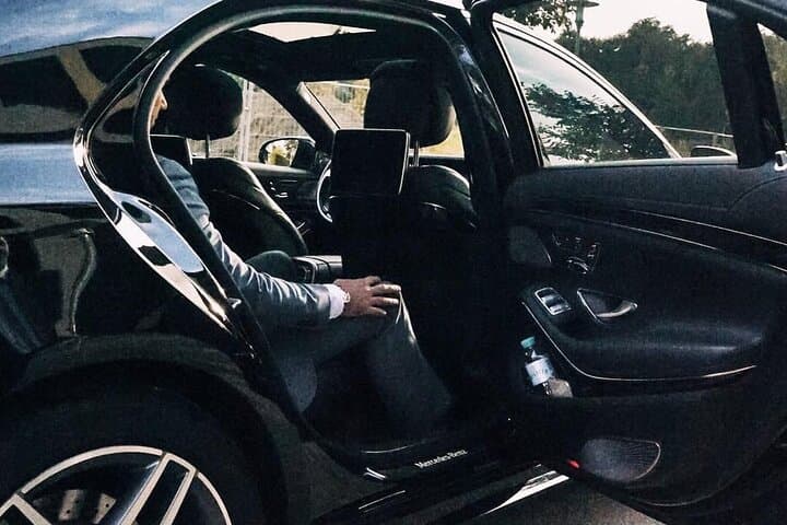 Airport Transfer: Geneva to Geneva Airport GVA by Business Car