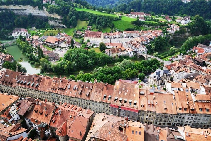 Explore Fribourg: Medieval Old Town, Historic Bridges & Cathedral