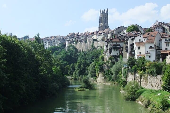 Explore Fribourg: Medieval Old Town, Historic Bridges & Cathedral