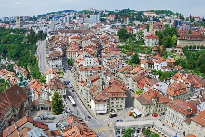 Explore Fribourg: Medieval Old Town, Historic Bridges & Cathedral