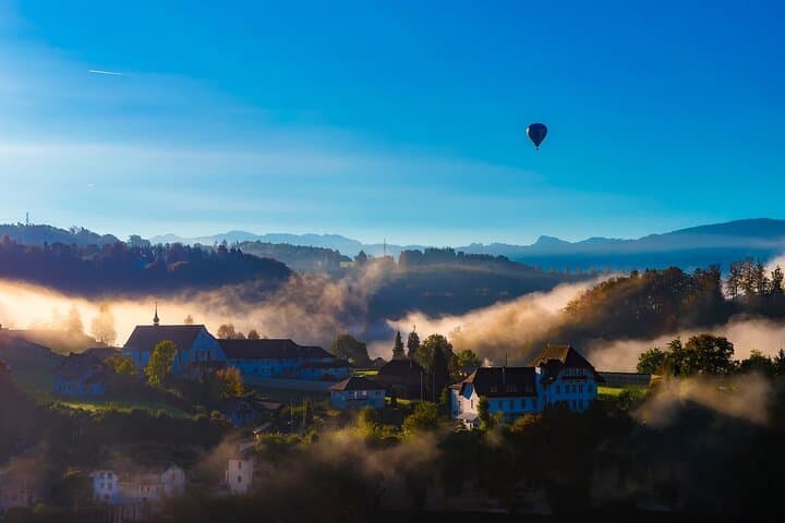 Explore Fribourg: Medieval Old Town, Historic Bridges & Cathedral