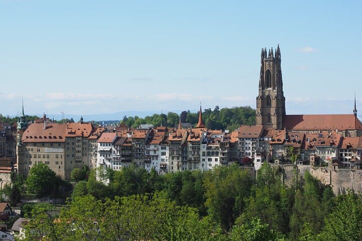 Explore Fribourg: Medieval Old Town, Historic Bridges & Cathedral