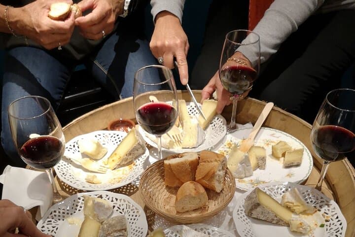 Private Wine and Cheese Tasting Session in Geneva