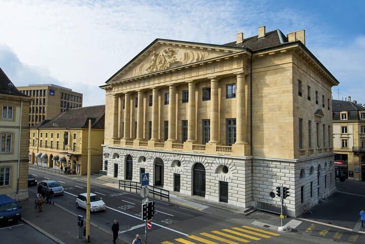 Neuchâtel Self-Guided City Walking Tour & Scavenger Hunt