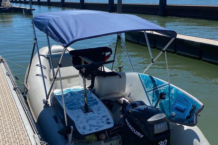 Hydrofoil and surfing on the Rhine behind a motorboat
