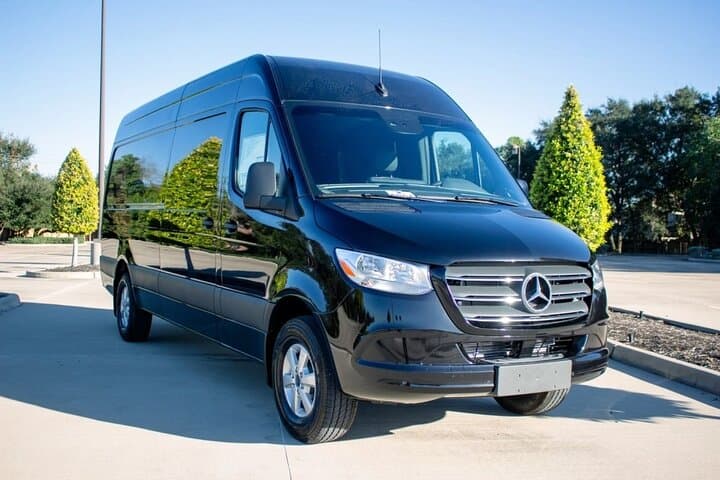 Private Transfer Zurich city to Zurich Airport ZRH by Minibus