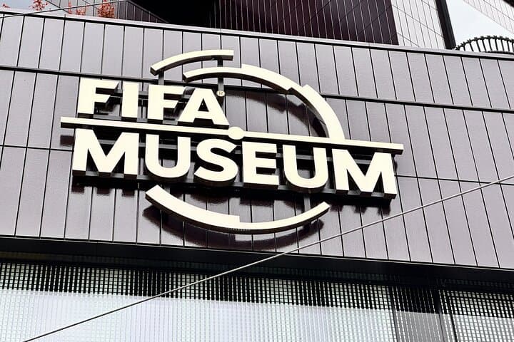 Private Day Tour Lindt Home of Chocolate and FIFA Museum Zurich