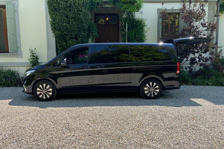 Private Airport Transfer in Geneva to Geneva Hotels