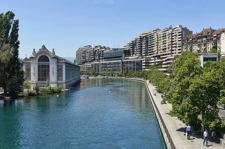 Private Family Walking Tour in Geneva Cultural Heritage
