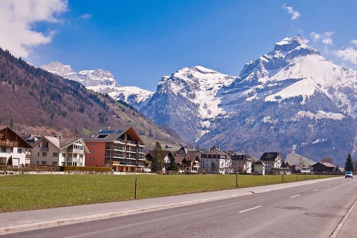 Small Group Tour to Mount Titlis & Interlaken by Car from Zurich
