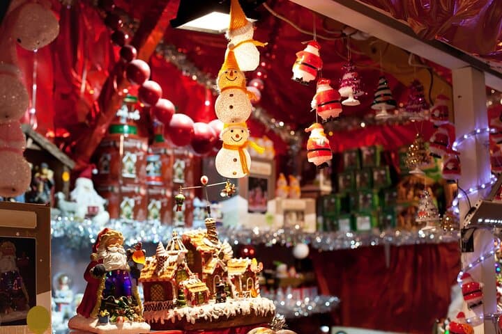 Vevey’s Private Holiday Charm: A Festive Lakeside Stroll