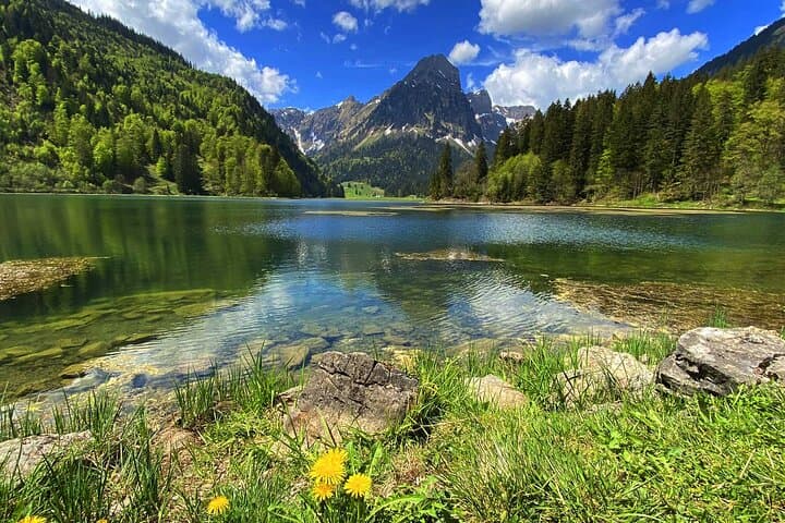 From Zurich: Breathtaking waterfall and lakes private tour