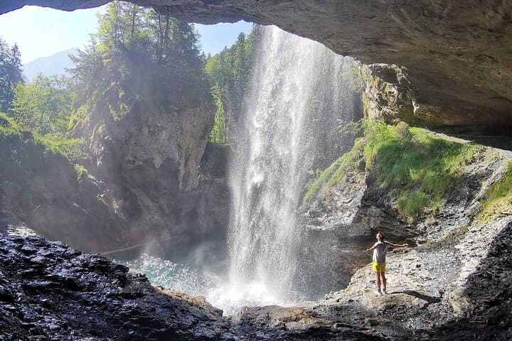 From Zurich: Breathtaking waterfall and lakes private tour