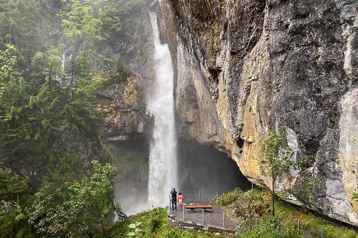 From Zurich: Breathtaking waterfall and lakes private tour