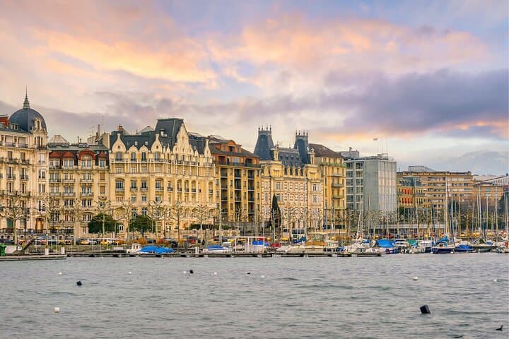Geneva Scavenger Hunt & Highlights Self-Guided Walking Tour