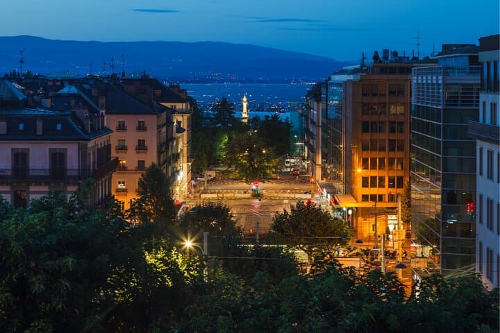 Geneva Scavenger Hunt & Highlights Self-Guided Walking Tour