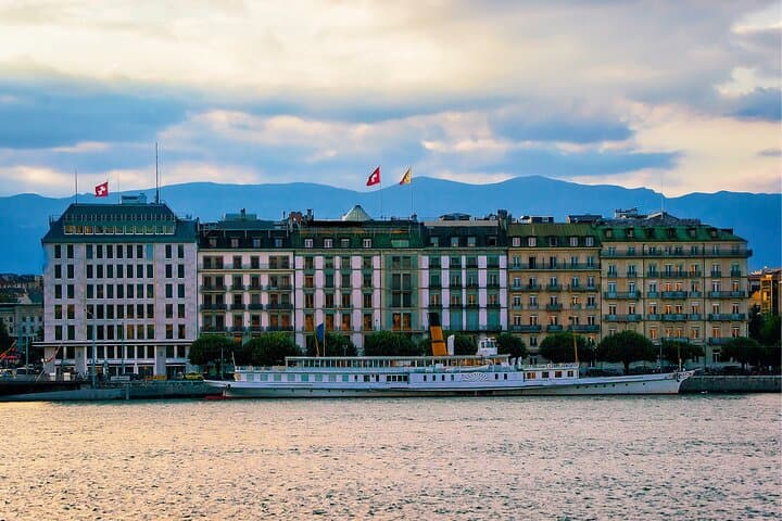 Geneva Scavenger Hunt & Highlights Self-Guided Walking Tour