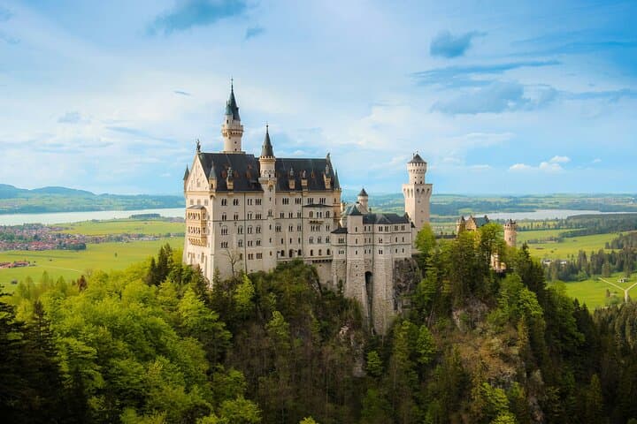 Private day trip to Neuschwanstein and Lindau from Zurich