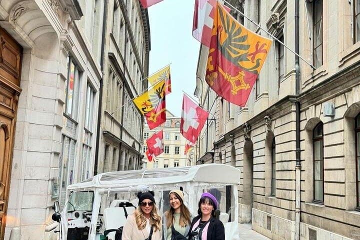 Immersion in the Geneva vineyards by tuktuk with tasting