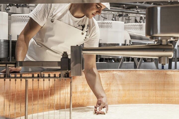 Private Swiss Cheese and Chocolate Experience with Local Host