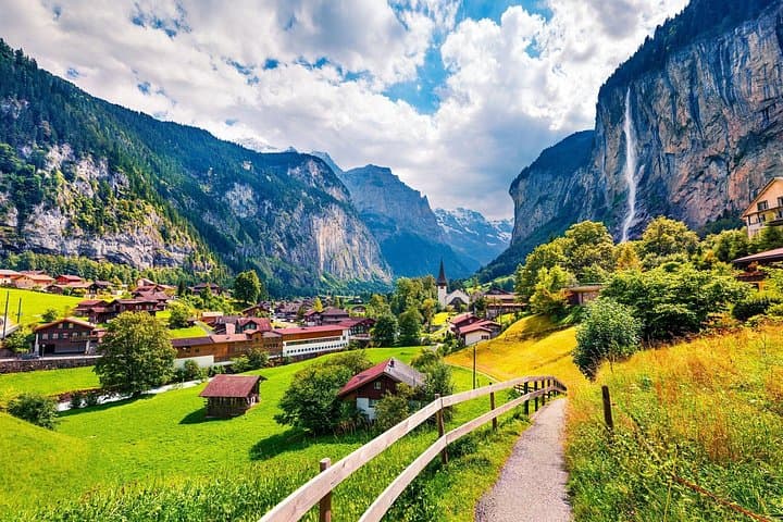 Sweet Tour I 7-Day Guided Tour with Accommodation in Switzerland