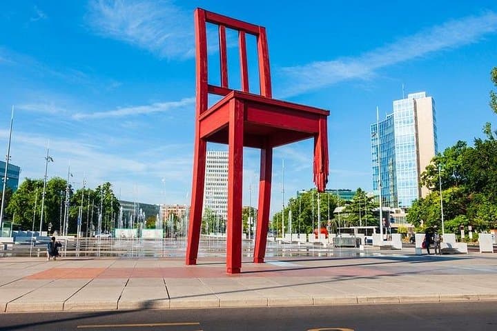 Geneva Panoramic E-bike Tour United Nations Square and Old Town