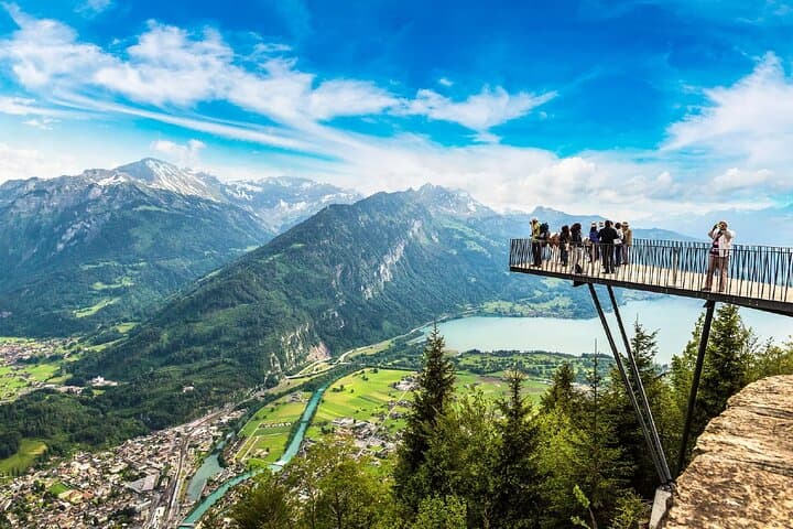 Trip to Lake Brienz and the Valley of 72 Waterfalls from Zurich