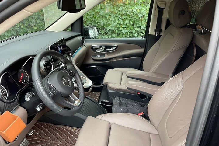 Private Luxury Transfers ZRH Airport to Zurich City in V Class