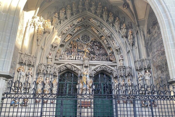 Self-Guided Reading City Tour in Bern