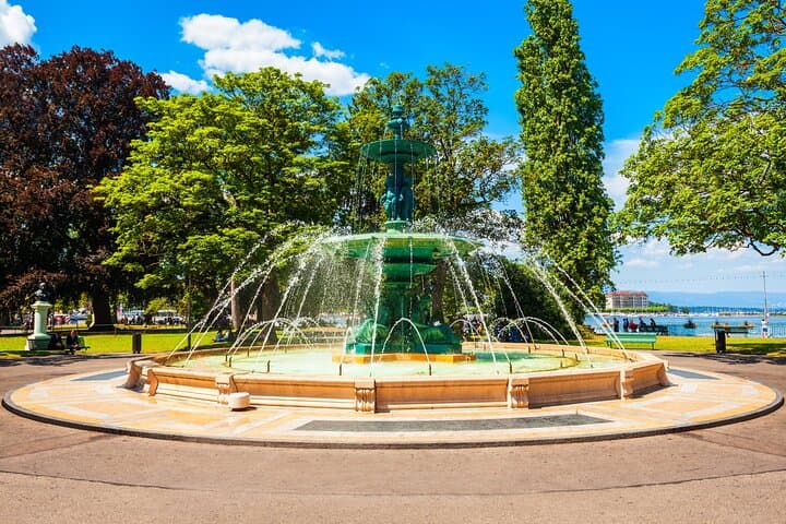 Kid-Friendly Private Tour of Geneva City Wonders for Families