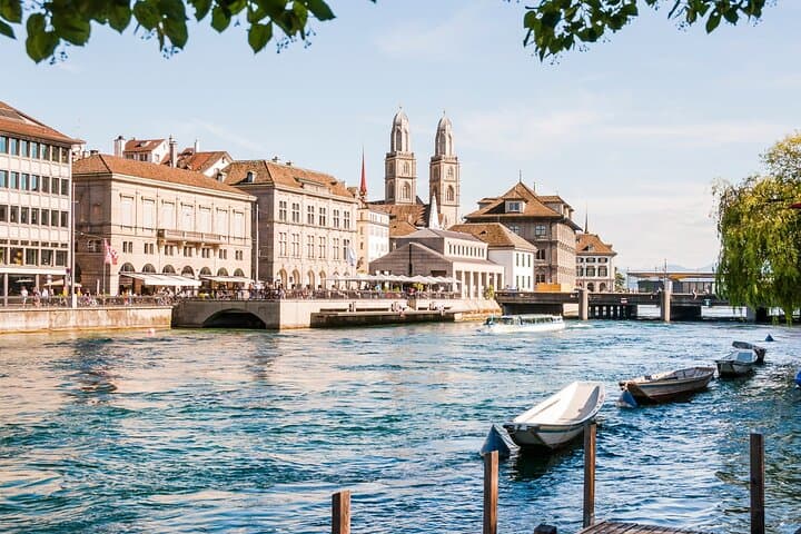 Zurich Old Town Walking Tour with Lake Zurich Boat Cruise