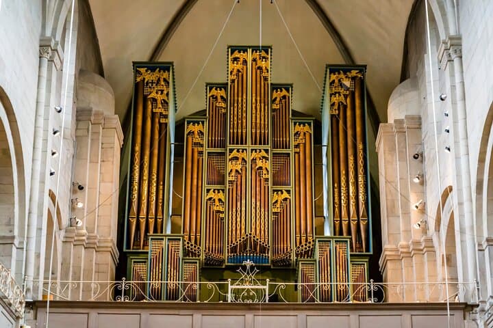 Zurich Grossmunster Cathedral and Old Town Tour with Tickets
