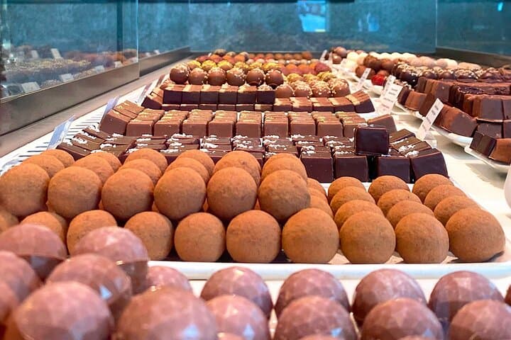 Geneva Chocolate tasting Tour in a Private TaxiBike